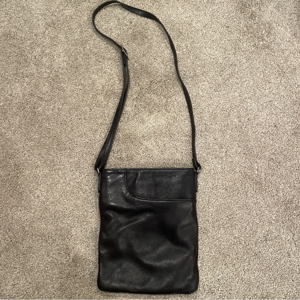 Minimalist crossbody bag